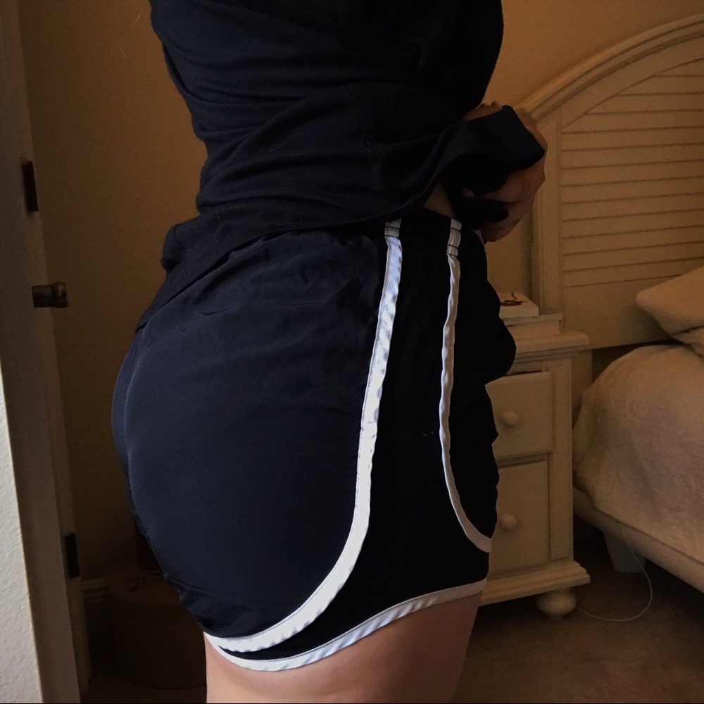 NIKE ATHLETIC SHORTS